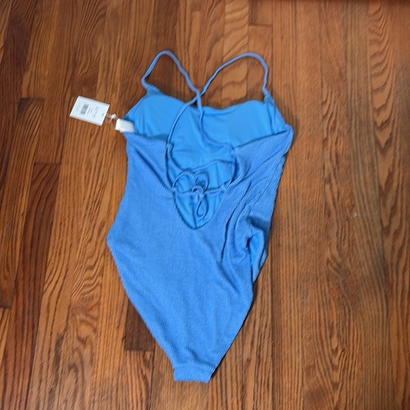 Andie The Fiji One Piece Swimsuit Seersucker Felicia Blue S  NWT - Picture 4 of 7